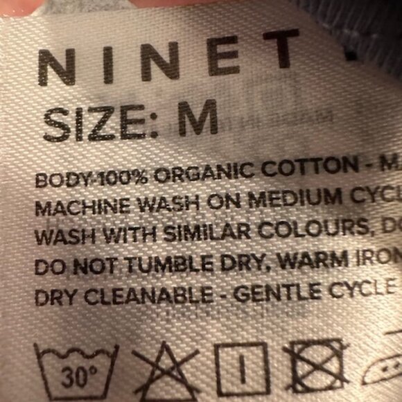 Top --new and never worn - Picture 6 of 7